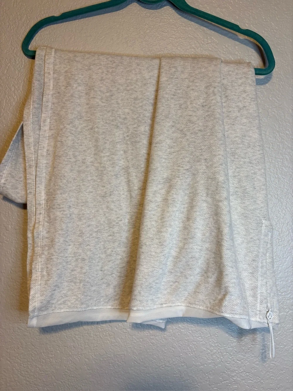 Lululemon Sun Salutation Circle Scarf Heathered Grey White
